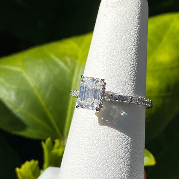 ✨Stunning 1 ct Emerald Cut Moissanite Ring ✨ - Picture 1 of 8